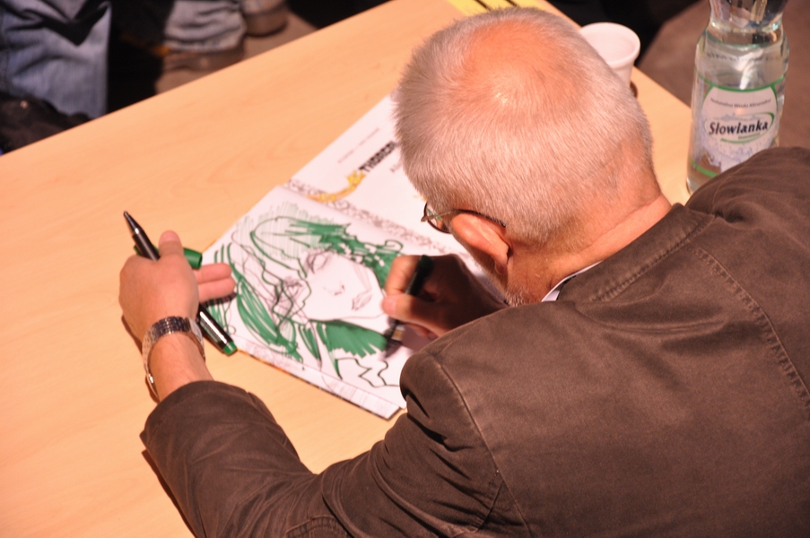Autor rysował czytelnikom szkice postaci ze swoich komiksów